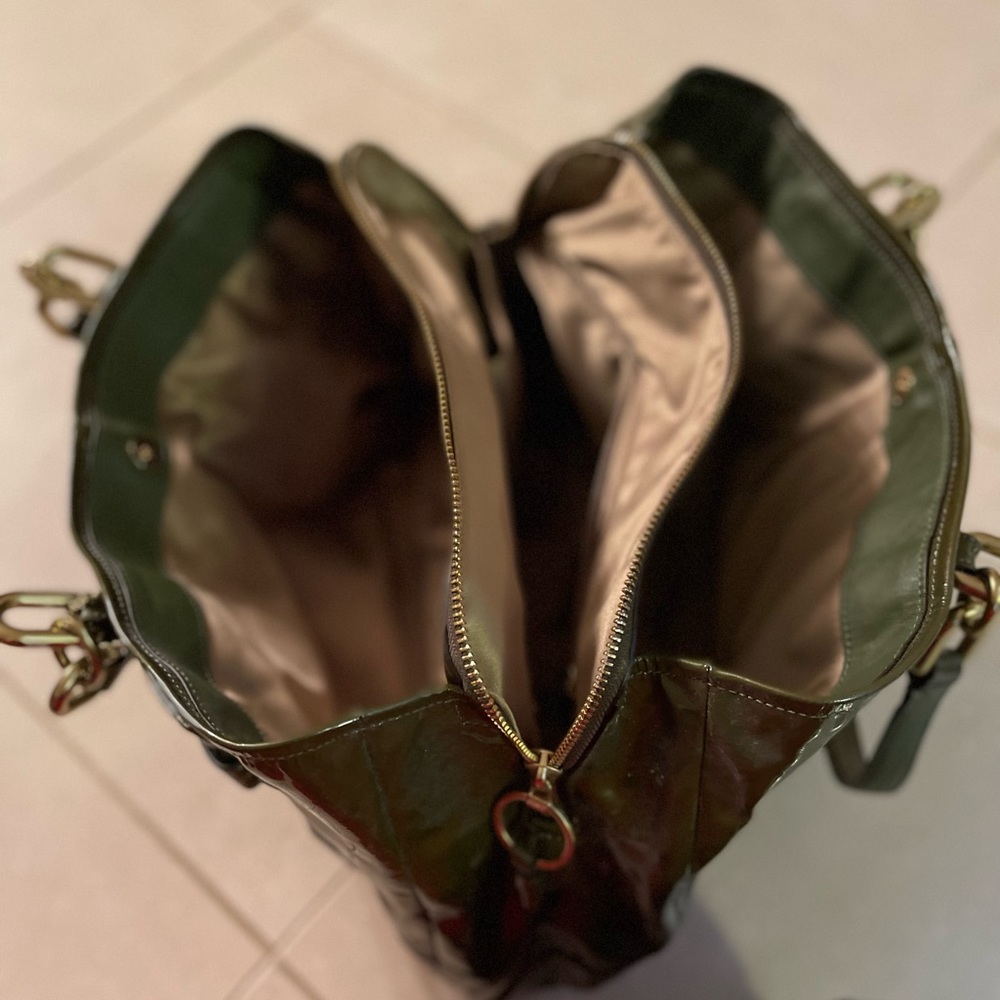 Coach green patent leather hand bag - Picture 3 of 4